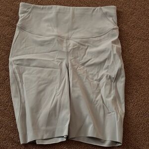Lululemon base pace high rise reflective 8” bicycle shorts size 6 in gull grey